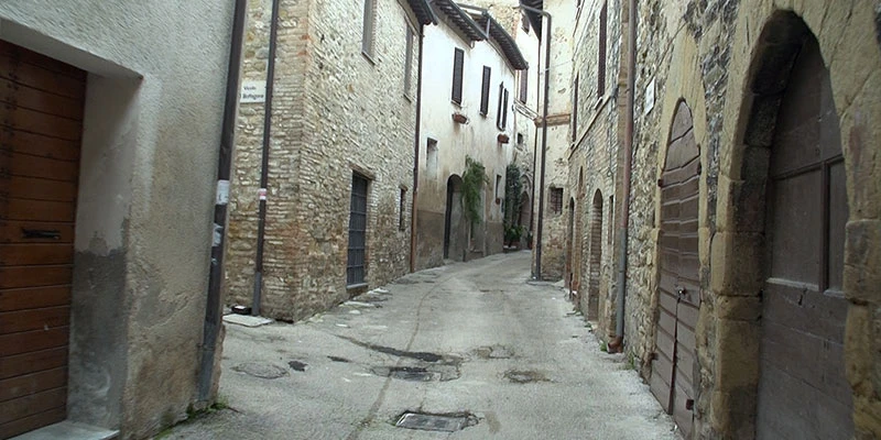 Bevagna 00 17 44 23 still317