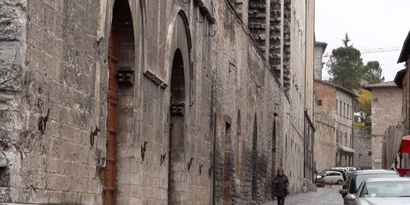 Gubbio 2 00 01 42 26 still130