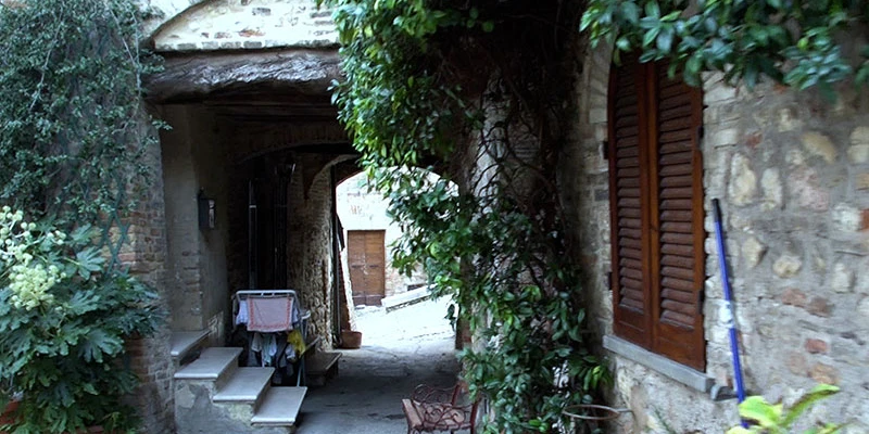 Montefalco umbria n2l 00 10 09 23 still151