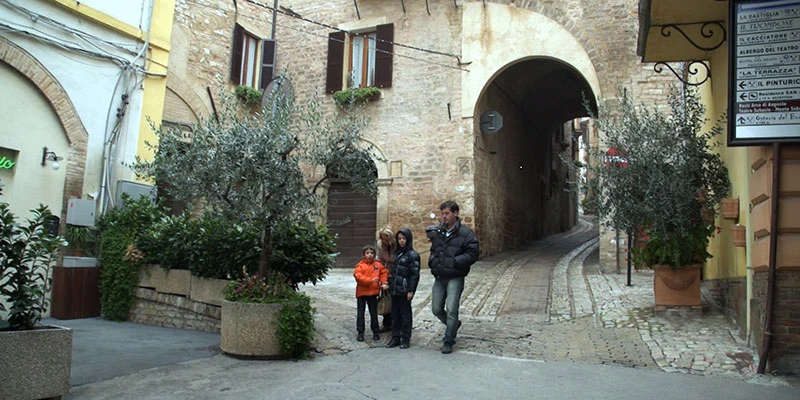 Spello umbria italy complete tour n2l 00 10 14 10 still075
