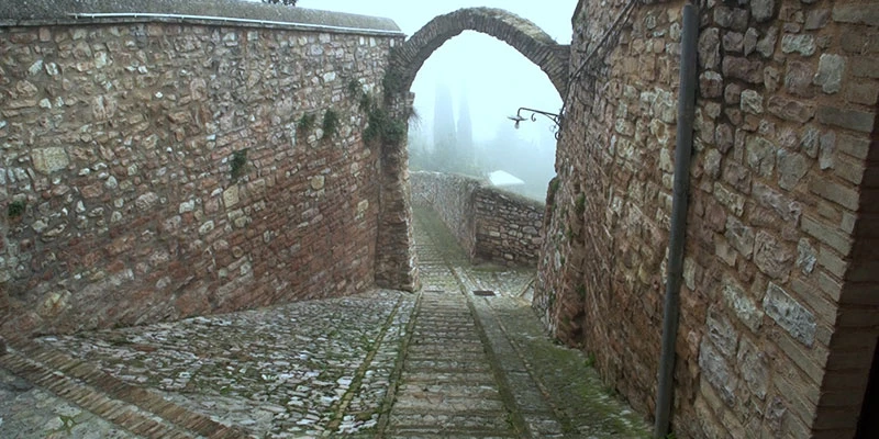 Spello umbria italy complete tour n2l 00 12 50 06 still118