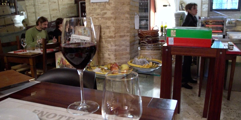 Spello umbria italy complete tour n2l 00 15 40 24 still160