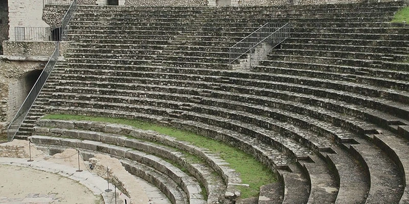 Spoleto monuments ff 00 00 38 26 still018