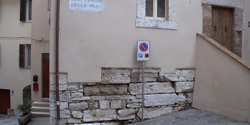 Todi2 00 05 09 13 still137