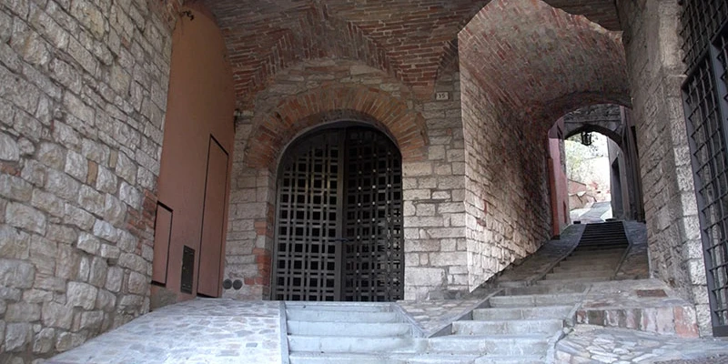 Todi2 00 14 07 25 still257