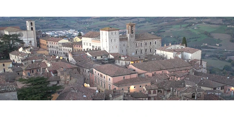 Todi2 00 15 28 23 still281