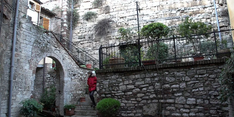Todi2 00 16 55 23 still309