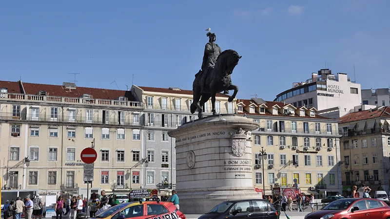 Lisbon square with a bronze equestrian statue and surrounding buildings