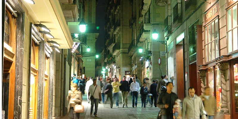 Carrer Llibreteria, a charming pedestrian street with historic buildings