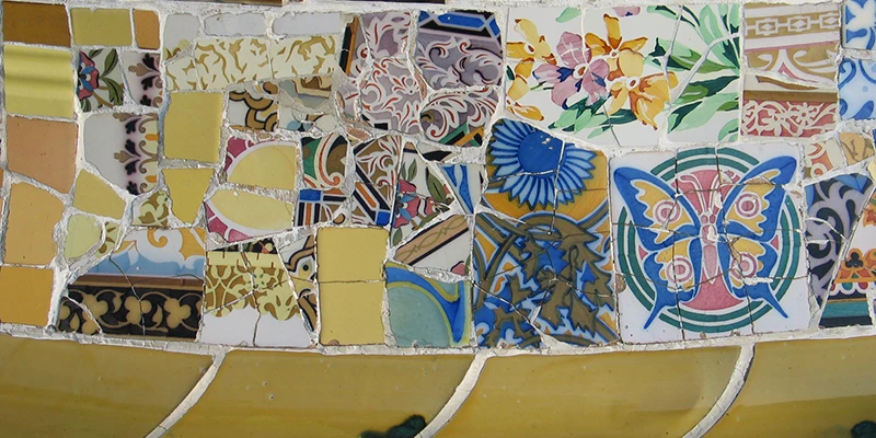 Trencadís mosaic tiles at Parc Güell