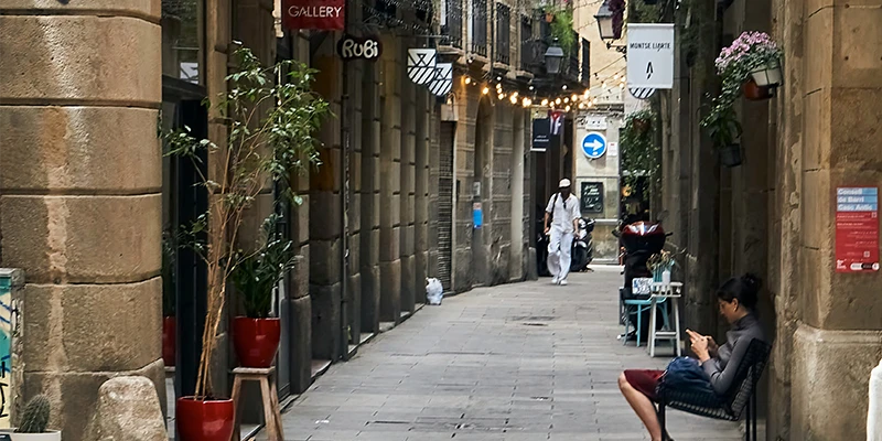 Narrow medieval alley in Sant Pere neighborhood