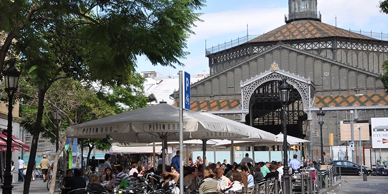 Trendy shops and cafes around El Born