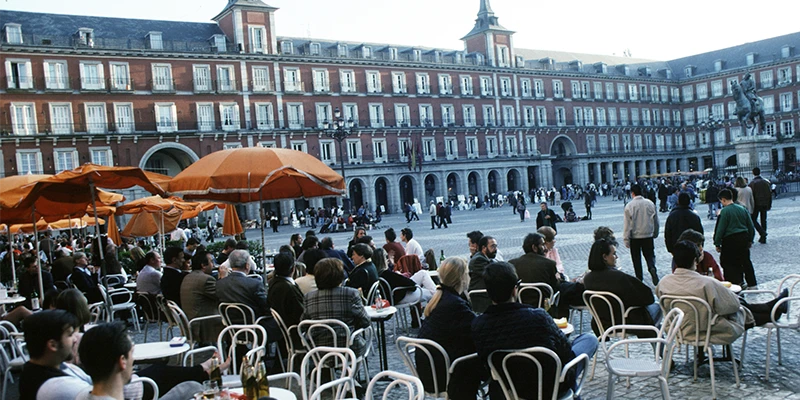 The square is surrounded by a harmonious five-story facade of balconied windows