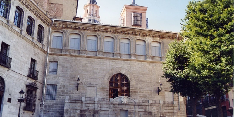 Walk along tiny Calle del Codo to Plaza del Cordón and the Bishop's Chapel