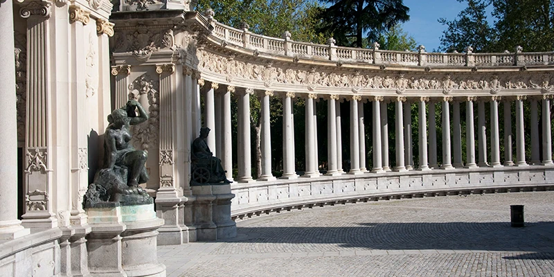 Monument to King Alfonso XII on the eastern shore of the lake