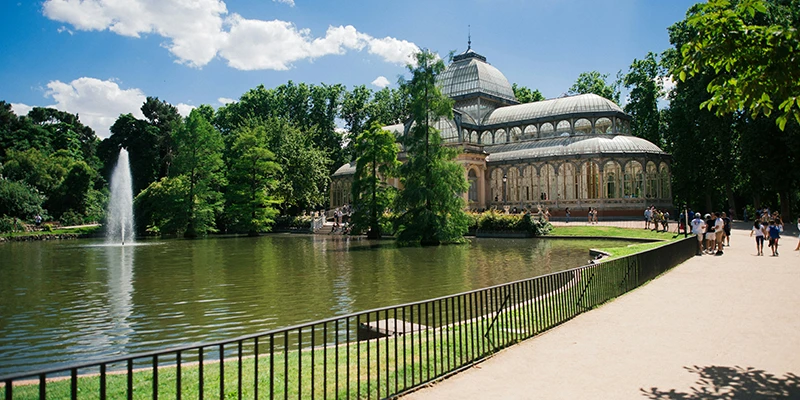 The park comes alive on weekends with street performers and rowboaters