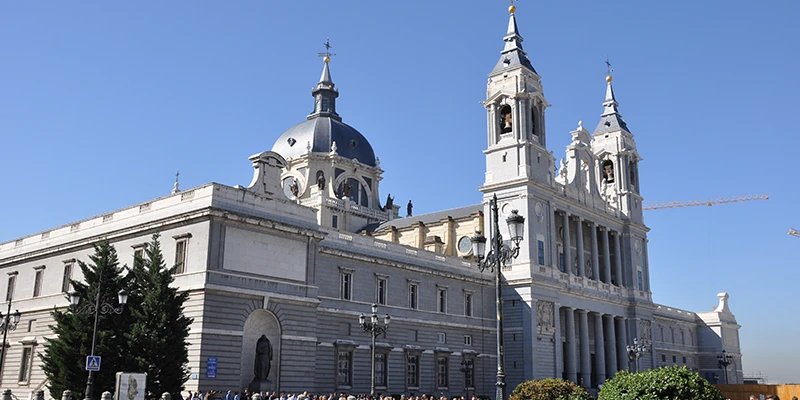 Plaza de Oriente outdoor cafes