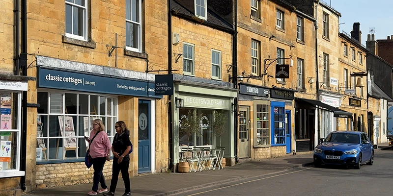 Wide view of Moreton-in-Marsh High Street