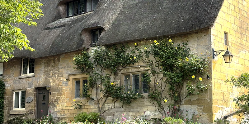Thatched cottage in Stanton