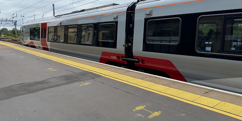 A train at the platform of Ely railway station