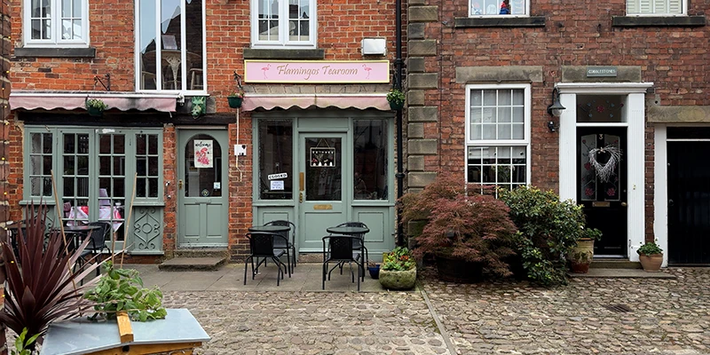Cottages and cafe tables in Green Dragon Yard, Knaresborough