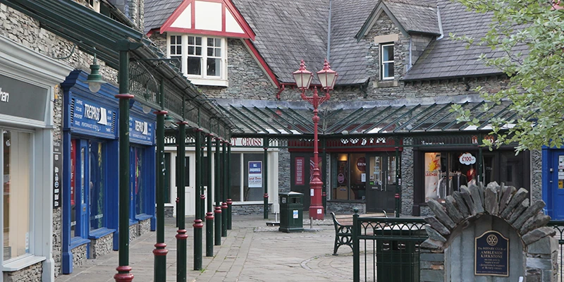 Shopfronts under an arcade in the center of Ambleside