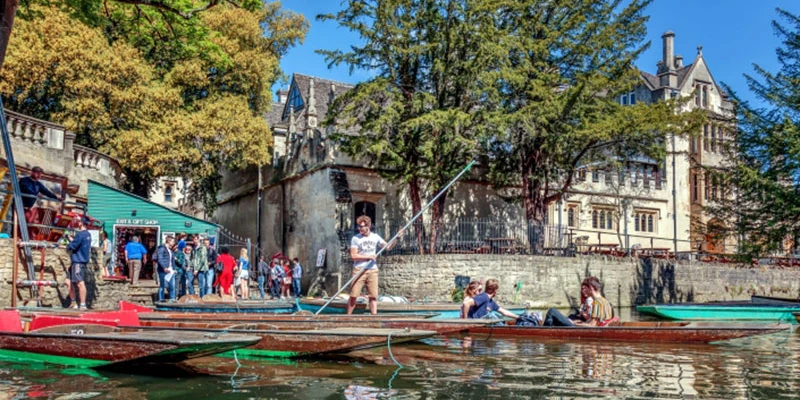 Magdalen Bridge Boathouse