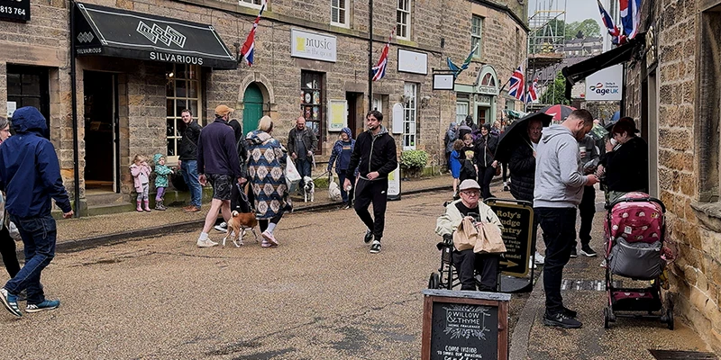 Crowds of visitors on a shopping street in Bakewell