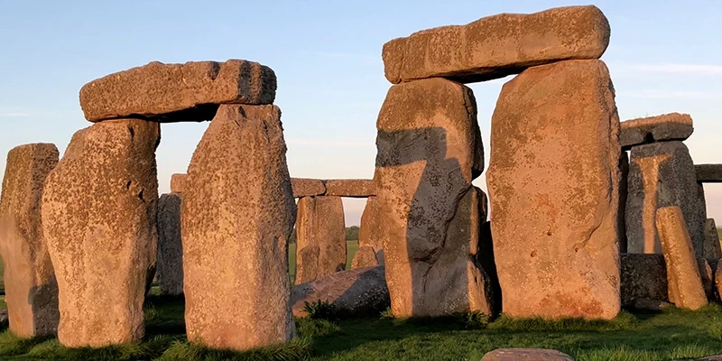 Massive lintels resting on the sarsen uprights at Stonehenge