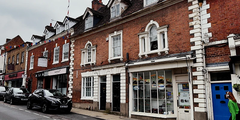 Georgian brick buildings along Jury Street in Warwick, rebuilt after the fire of 1694