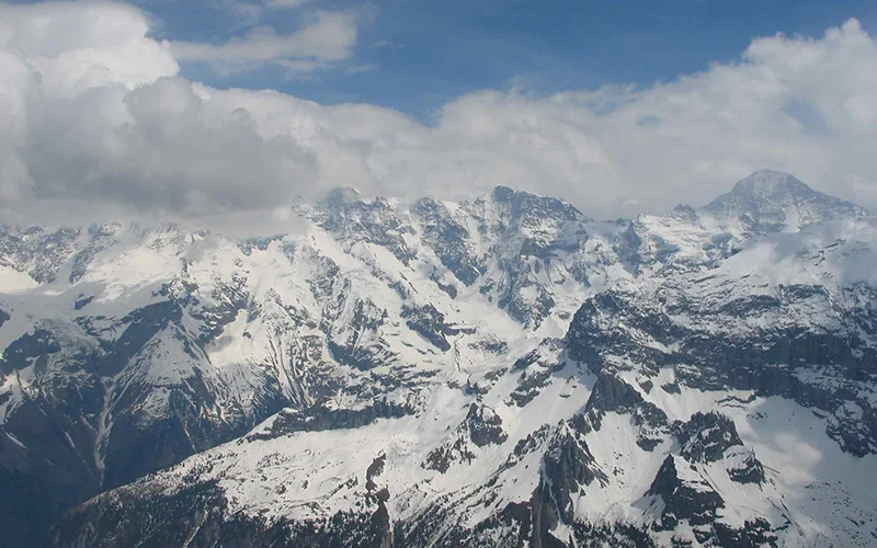 Snow covered peaks seen from the Schilthorn