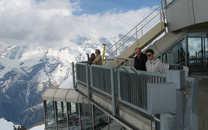 Visitors on the viewing platform at the Schilthorn summit station