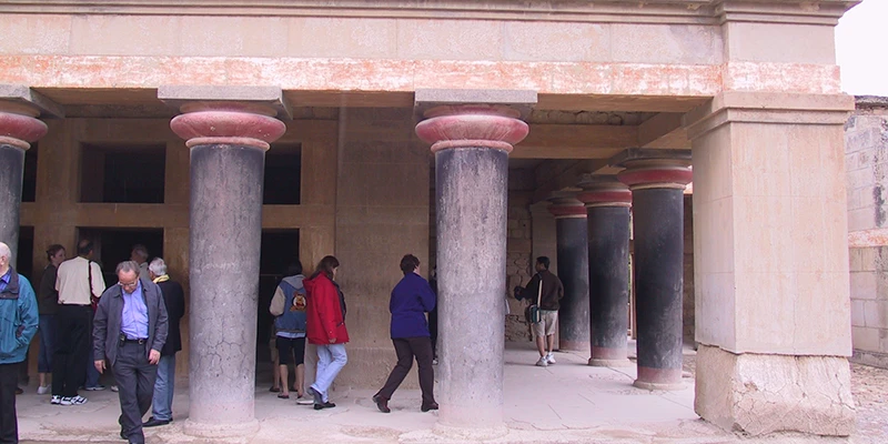 Visitors among the columns of the Knossos palace