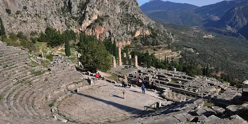 Delphi view 10 - center of the earth omphalos