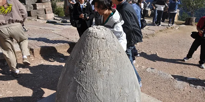 Delphisite 10 4 - sacred site before Apollo arrived