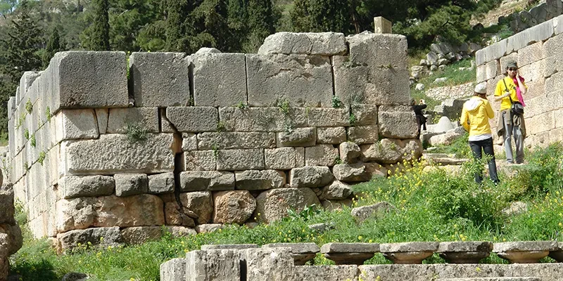Delphi08 9 - sanctuary in active use through Roman period