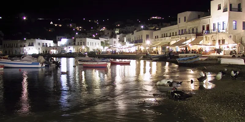 Mykonos 43 - dinner on waterfront evening light