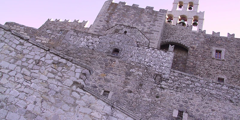 Stone walls and fortress views in the Chora