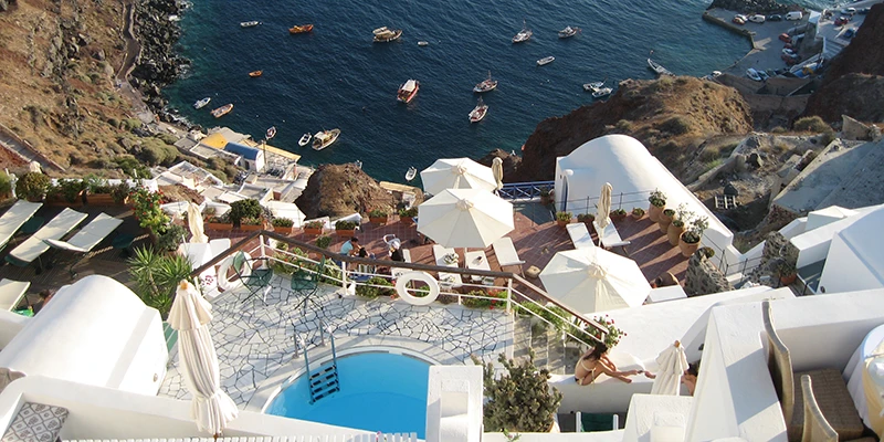 Ia village with a terrace pool above the caldera