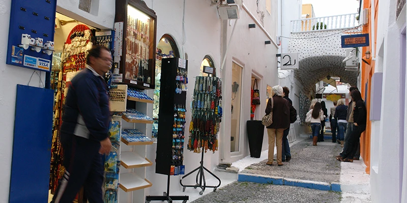 Shopfront in a whitewashed lane of Fira