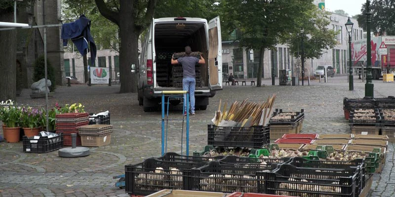 Alkmaar town 00 06 49 11 still064