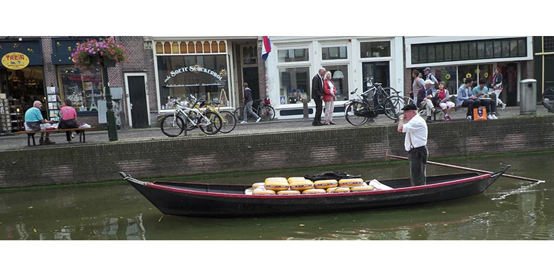 Alkmaar town 00 15 44 10 still150