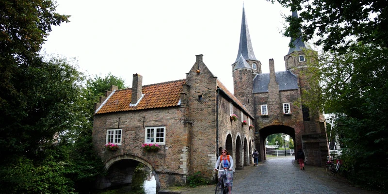 Delft amazon movie 00 00 33 11 still021