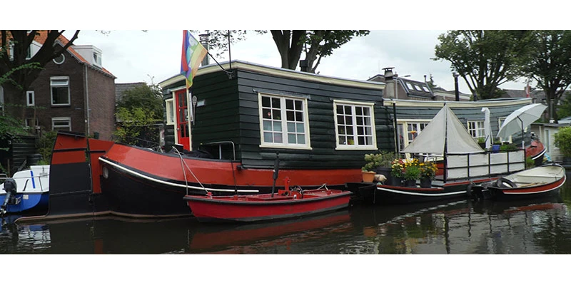 Leiden canal boat tour 00 12 10 18 still144