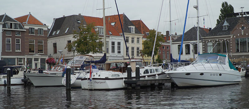 Летящите холандци и другите от ниските земи Leiden-canal-boat-tour.00_10_20_23.Still124