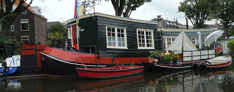 Летящите холандци и другите от ниските земи Leiden-canal-boat-tour.00_12_10_18.Still144