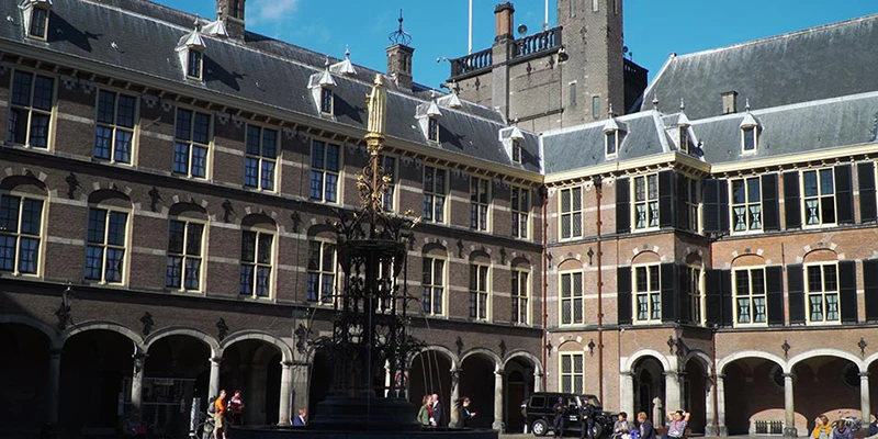 Hague ff 13 52 06 ff